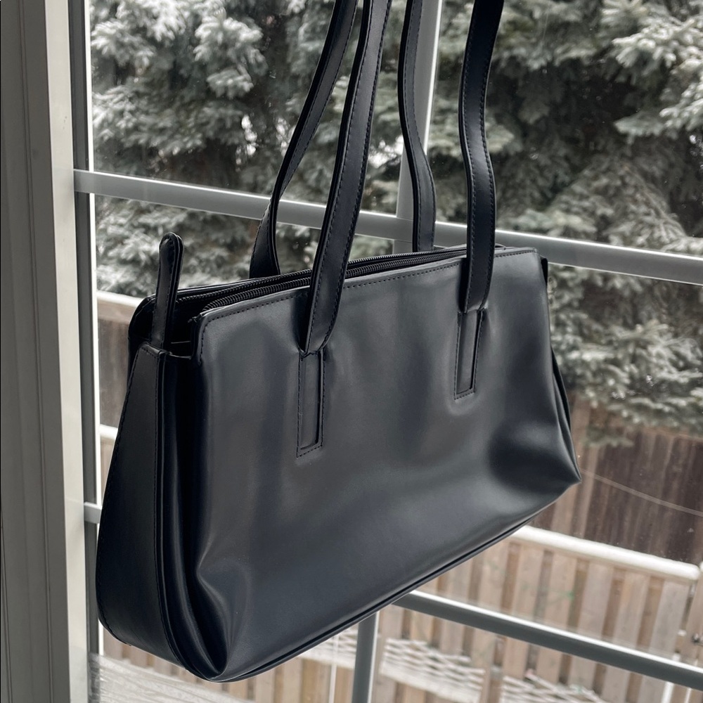 Sleek Navy Blue Faux Leather Shoulder Bag Retro 80’s 90’s GUC